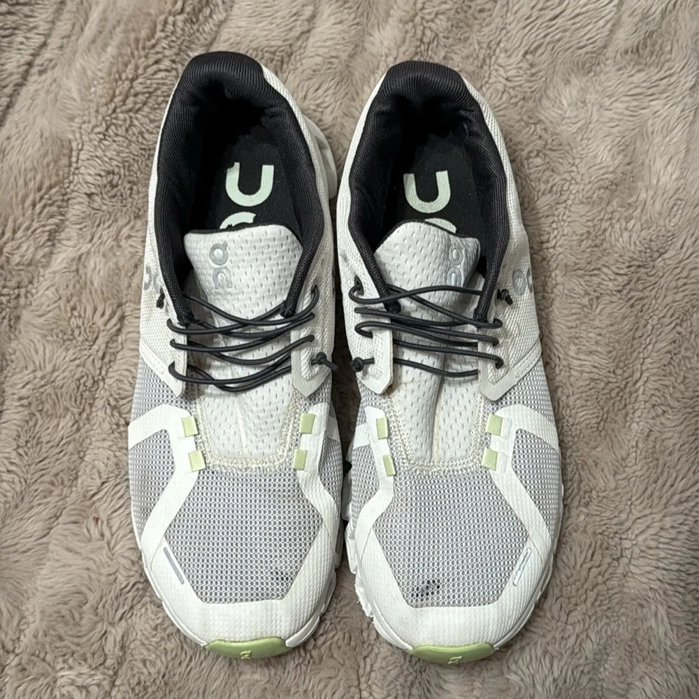 On Cloud Women’s Running Shoes 8.5 - Picture 3 of 9